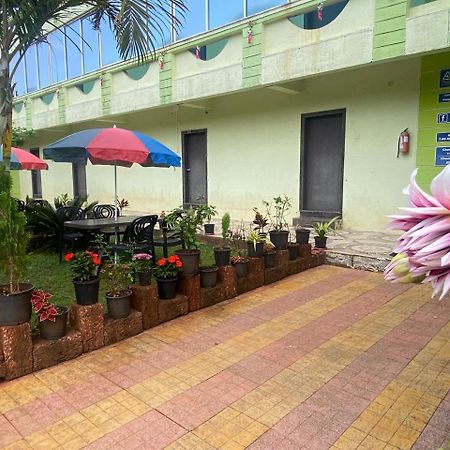Hotel Golden Galaxy And Restaurant Mahābaleshwar Exterior foto