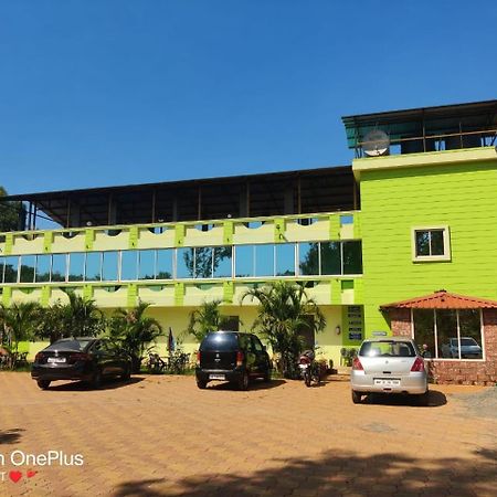 Hotel Golden Galaxy And Restaurant Mahābaleshwar Exterior foto